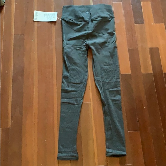 NWOT Lululemon Reveal 7/8 a tight *Digi Rain - Picture 4 of 5